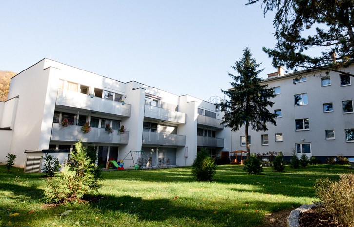Sanierung Wohnhausanlage - klassisch mit VWS Fassade